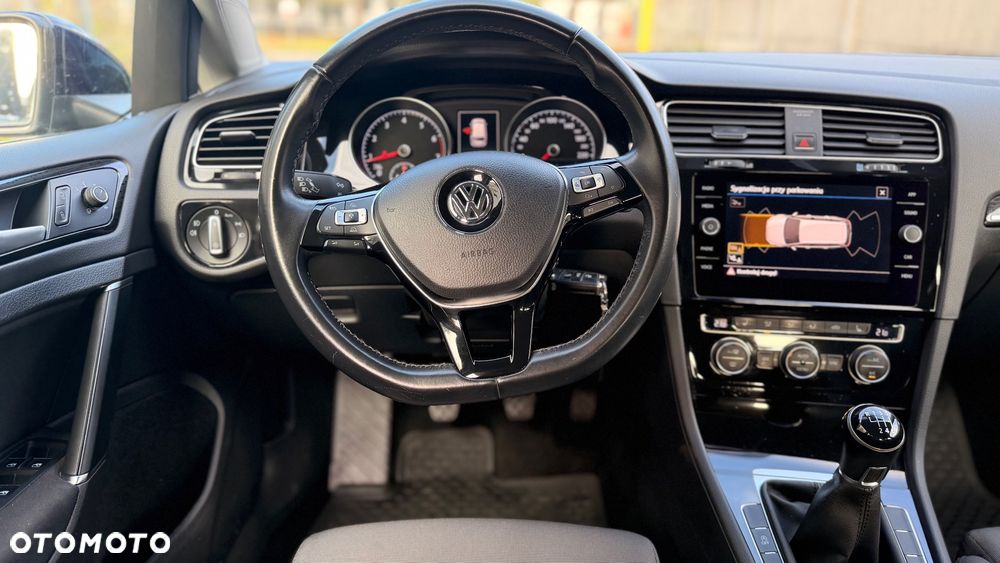 Volkswagen Golf - 24