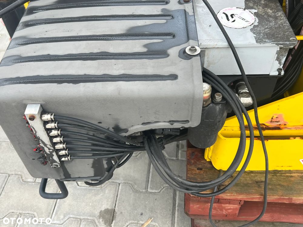 Inny Żuraw HYVA V911 3S - 8