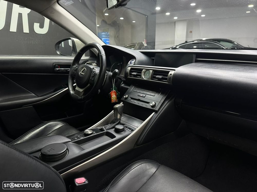 Lexus IS 300H Sport Edition - 23