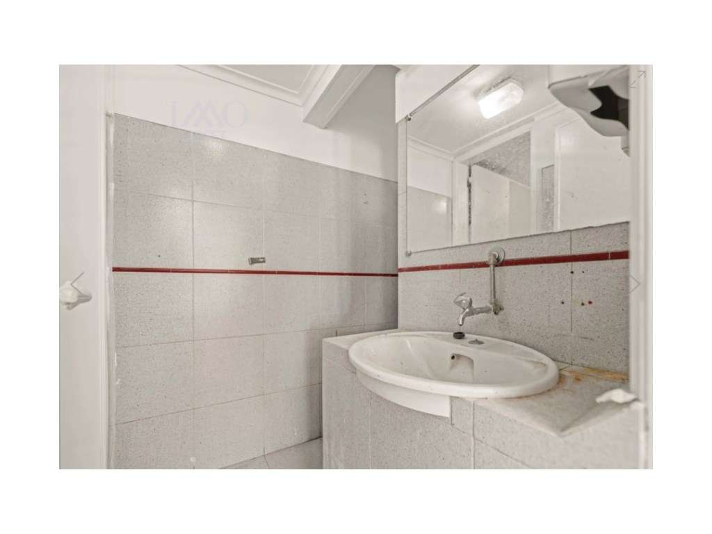 ESPAÇO COMERCIAL REMODELADO - RUA D. FILIPA DE LENCASTRE 18 - Grande imagem: 5/16
