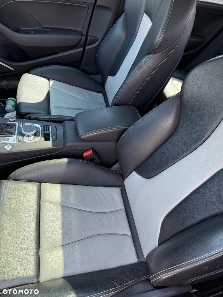 Audi S3 S tronic - 11