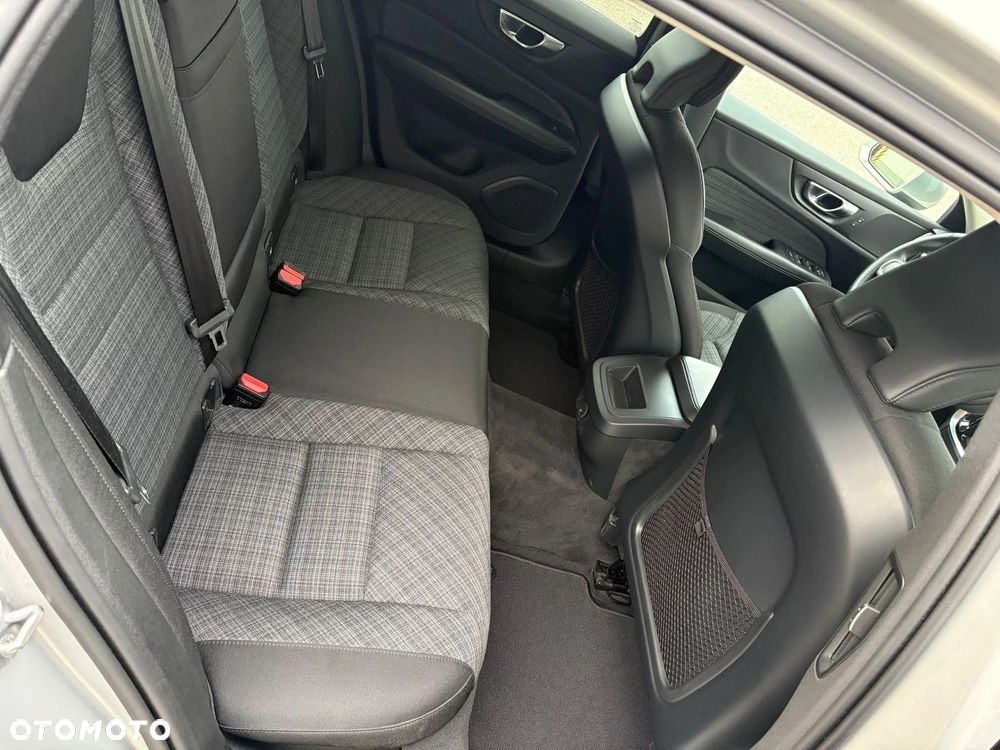 Volvo V60 B4 D Core - 11