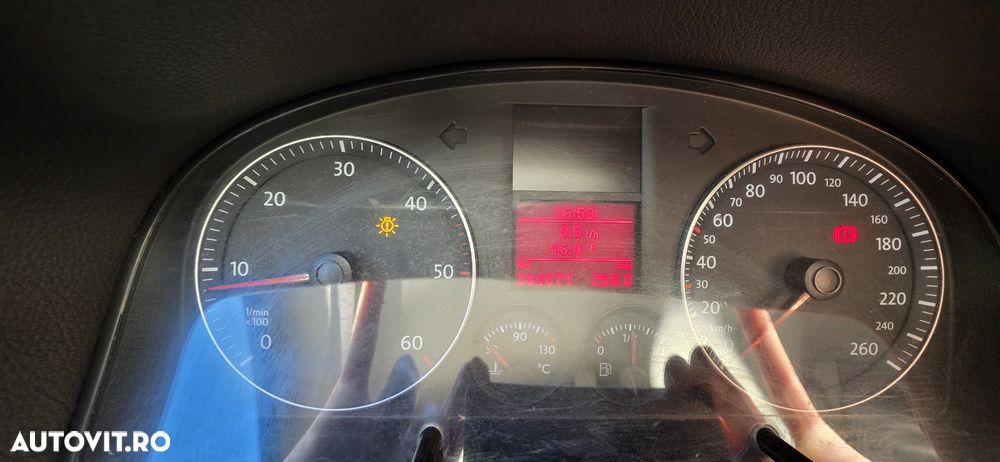 Volkswagen Touran 2.0 TDI DPF Highline - 10