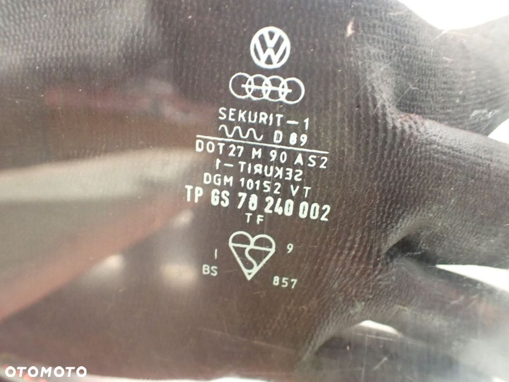 SZYBA TYLNA KLAPY VOLKSWAGEN T3 - 2