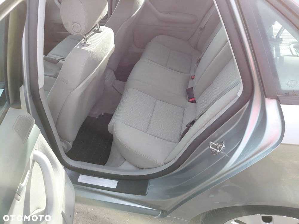 Audi A4 Limousine - 9