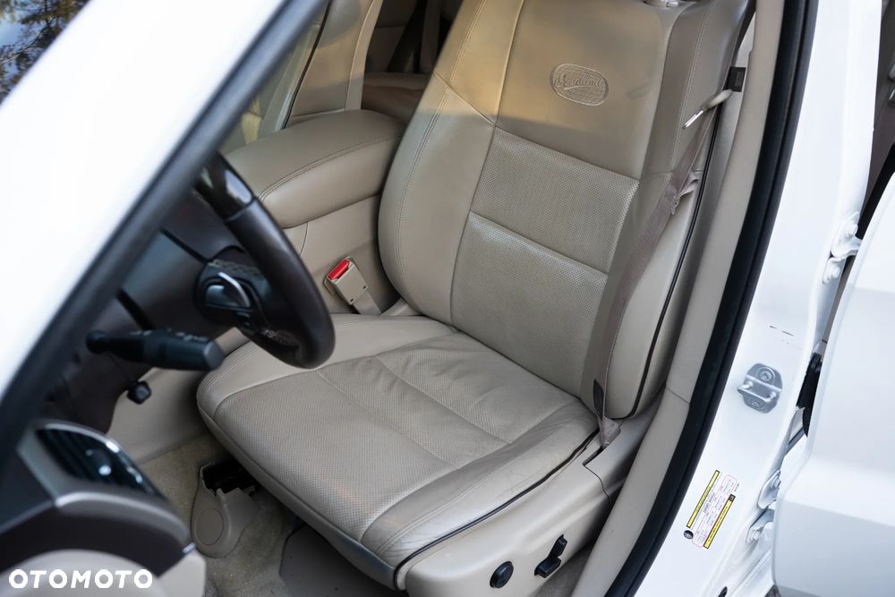 Jeep Grand Cherokee - 28