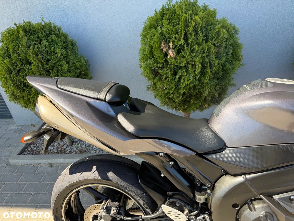 Yamaha R1 - 41