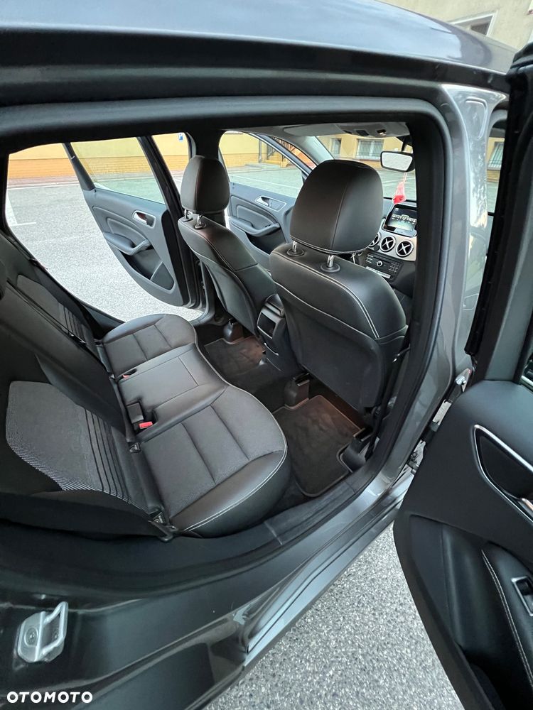 Mercedes-Benz Klasa B 180 7G-DCT Urban - 16