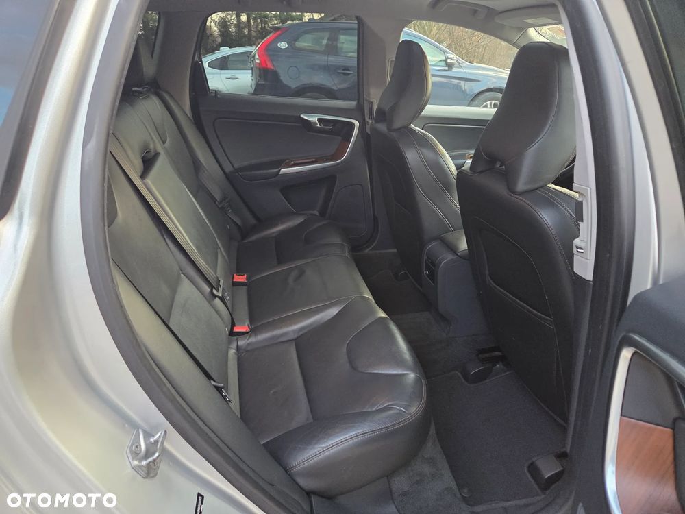 Volvo XC 60 T5 AWD Geartronic Momentum - 6