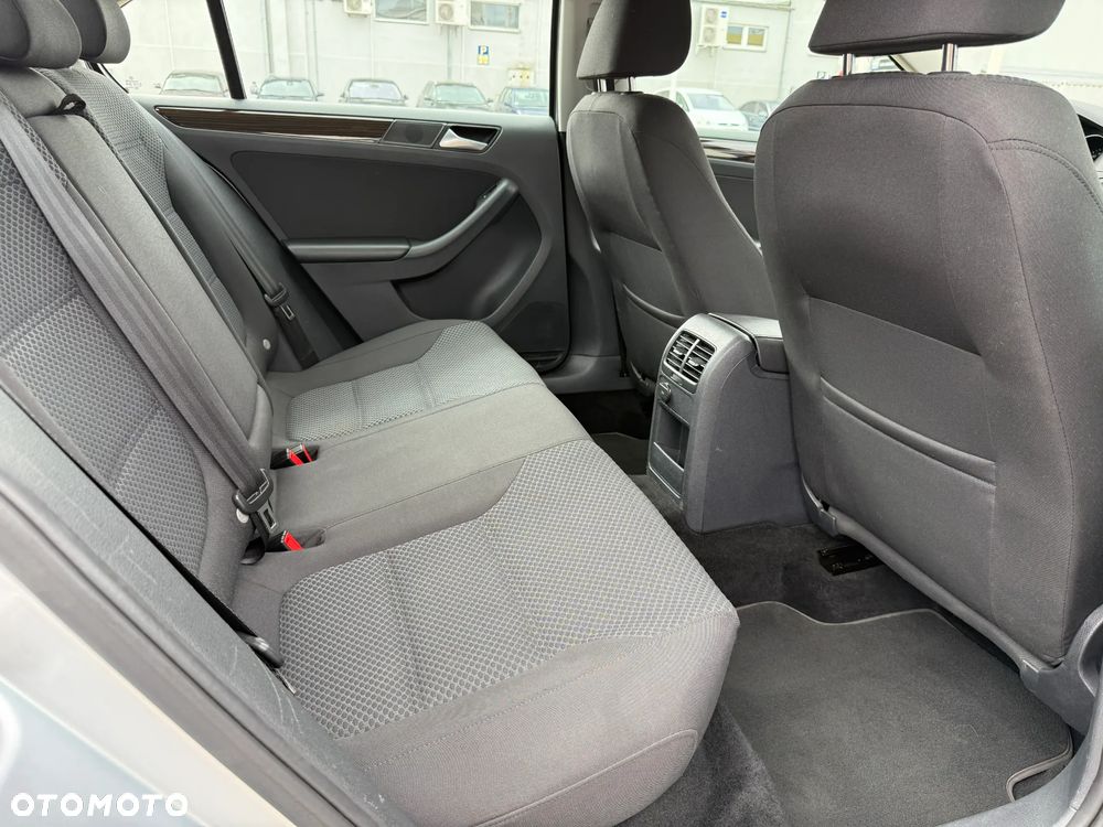Volkswagen Jetta 2.0 TDI DPF Comfortline - 13