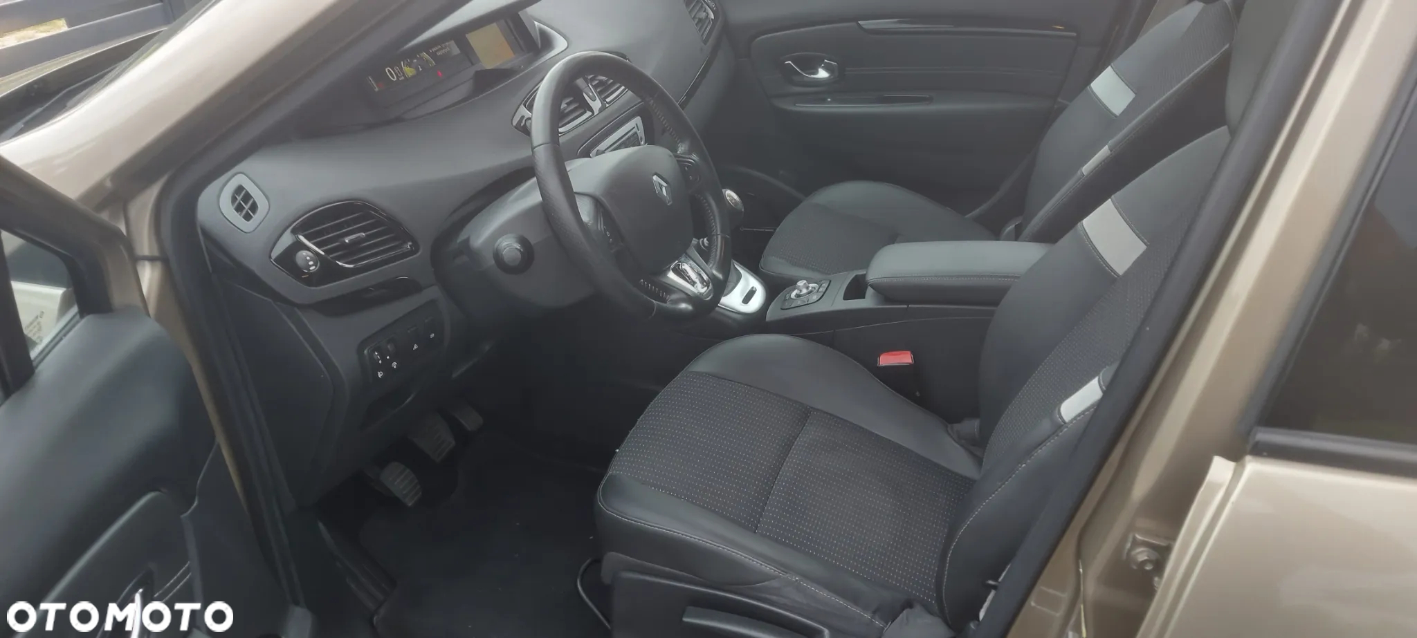 Renault Scenic 1.6 dCi Bose - 14