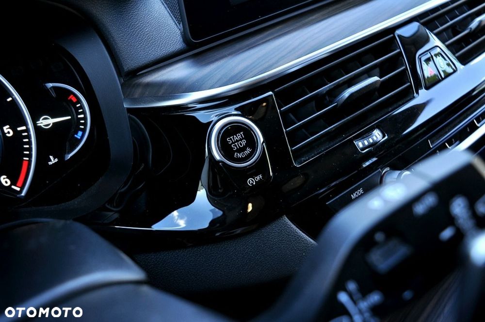 BMW Seria 5 520d Luxury Line sport - 22
