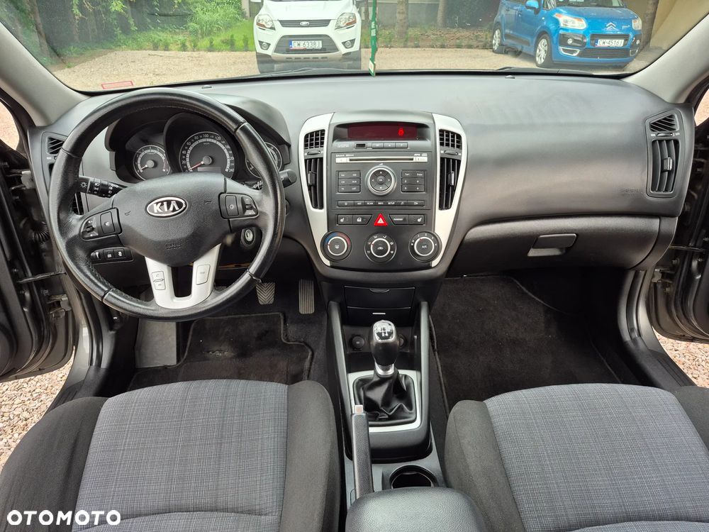 Kia Ceed 1.4 CVVT Dream-Team Edition - 19