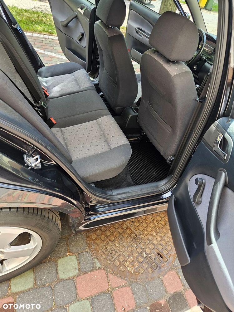Skoda Octavia 1.6 Tour - 16