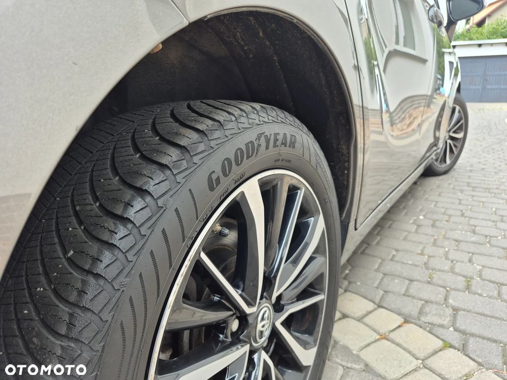 Toyota Verso 1.8 Prestige EU5 MS - 29