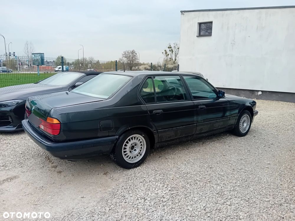 BMW Seria 7 750iL - 3