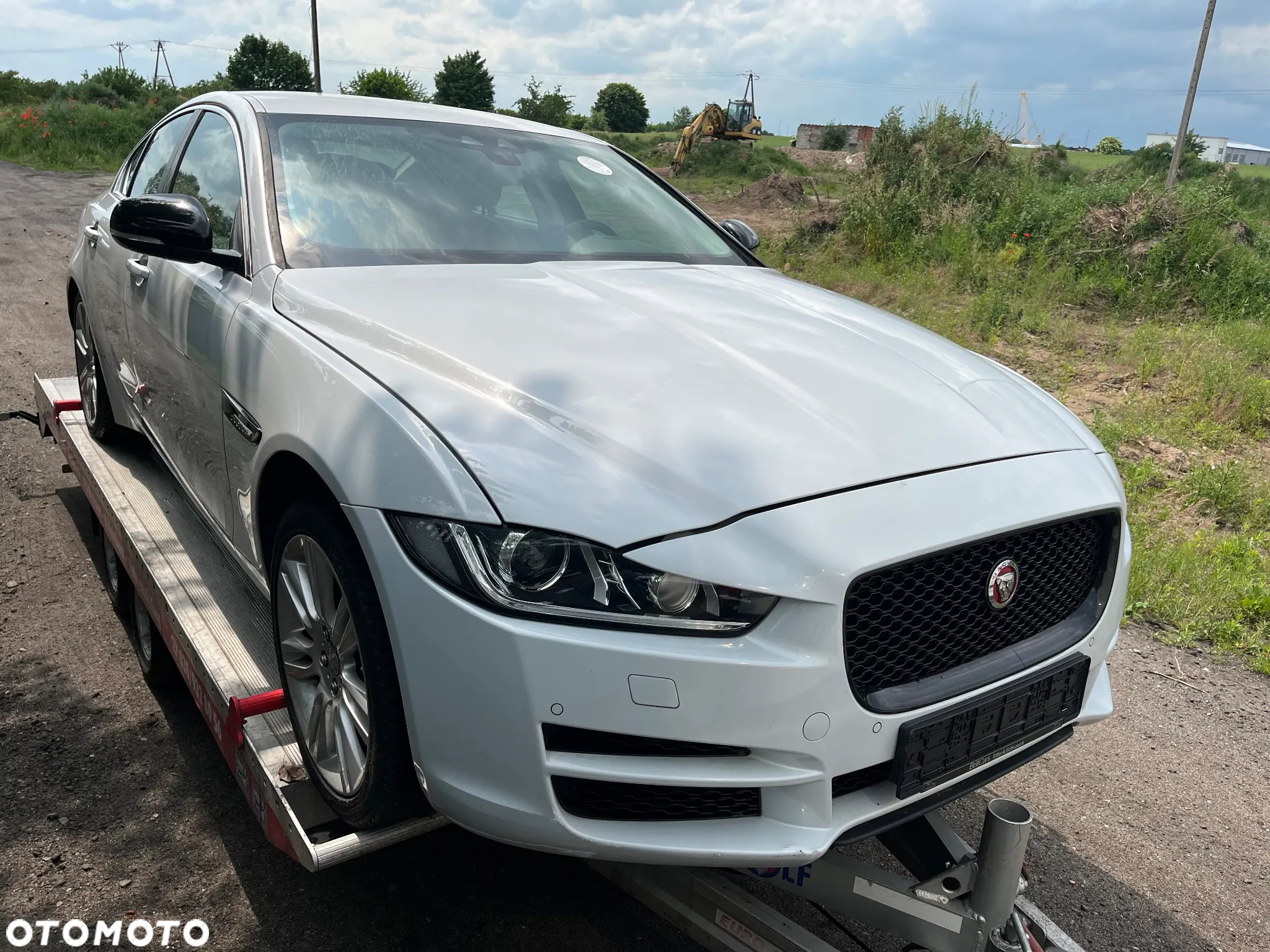 Jaguar XE 2.0 T R-Sport - 17
