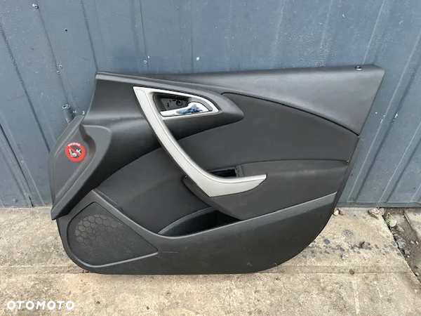 Tapicerka boczek drzwi przednich prawych Opel Astra J IV 13315234