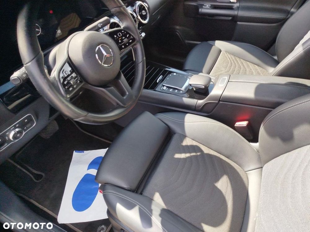 Mercedes-Benz GLA - 11