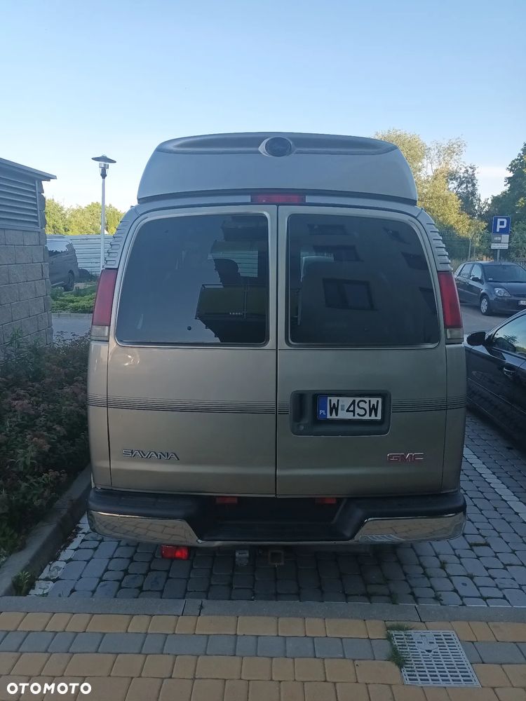 GMC Savana - 16