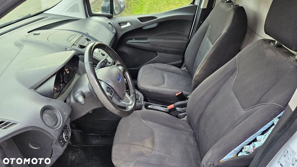 Ford Transit Courier - 27