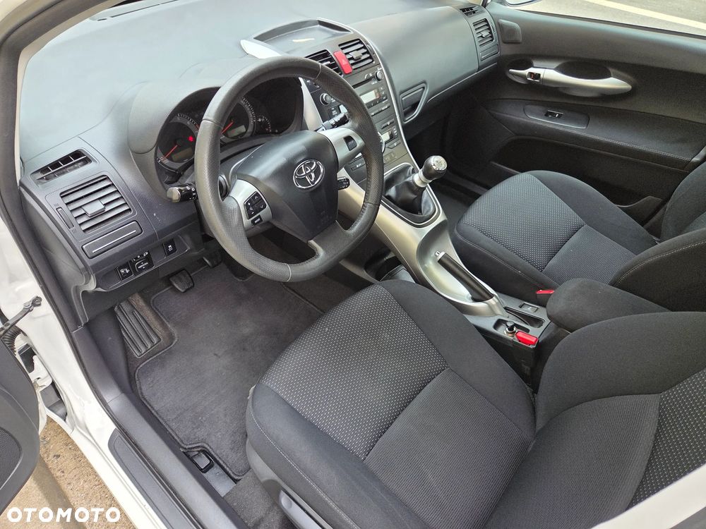 Toyota Auris 1.6 Premium - 9