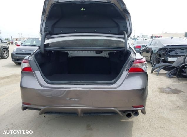 Toyota Camry 2.5 HEV Luxury - 6