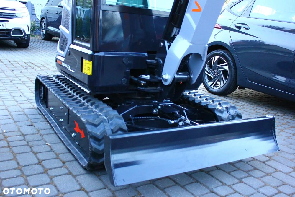 Inny VORQ V18 /KUBOTA /PARKER / 1.8T / KABINA /  ZESTAW ŁYŻEK / - 12
