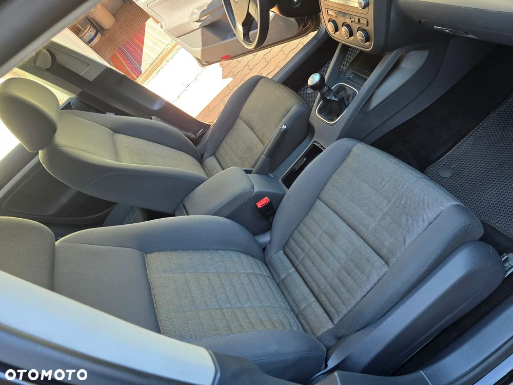 Volkswagen Golf 1.6 Comfortline - 16