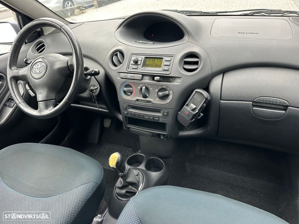 Toyota Yaris 1.0 Sol AC - 11