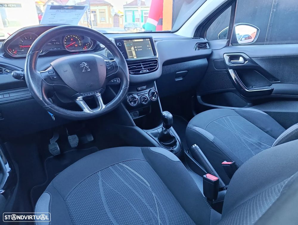 Peugeot 208 1.2 VTi SE Style - 11