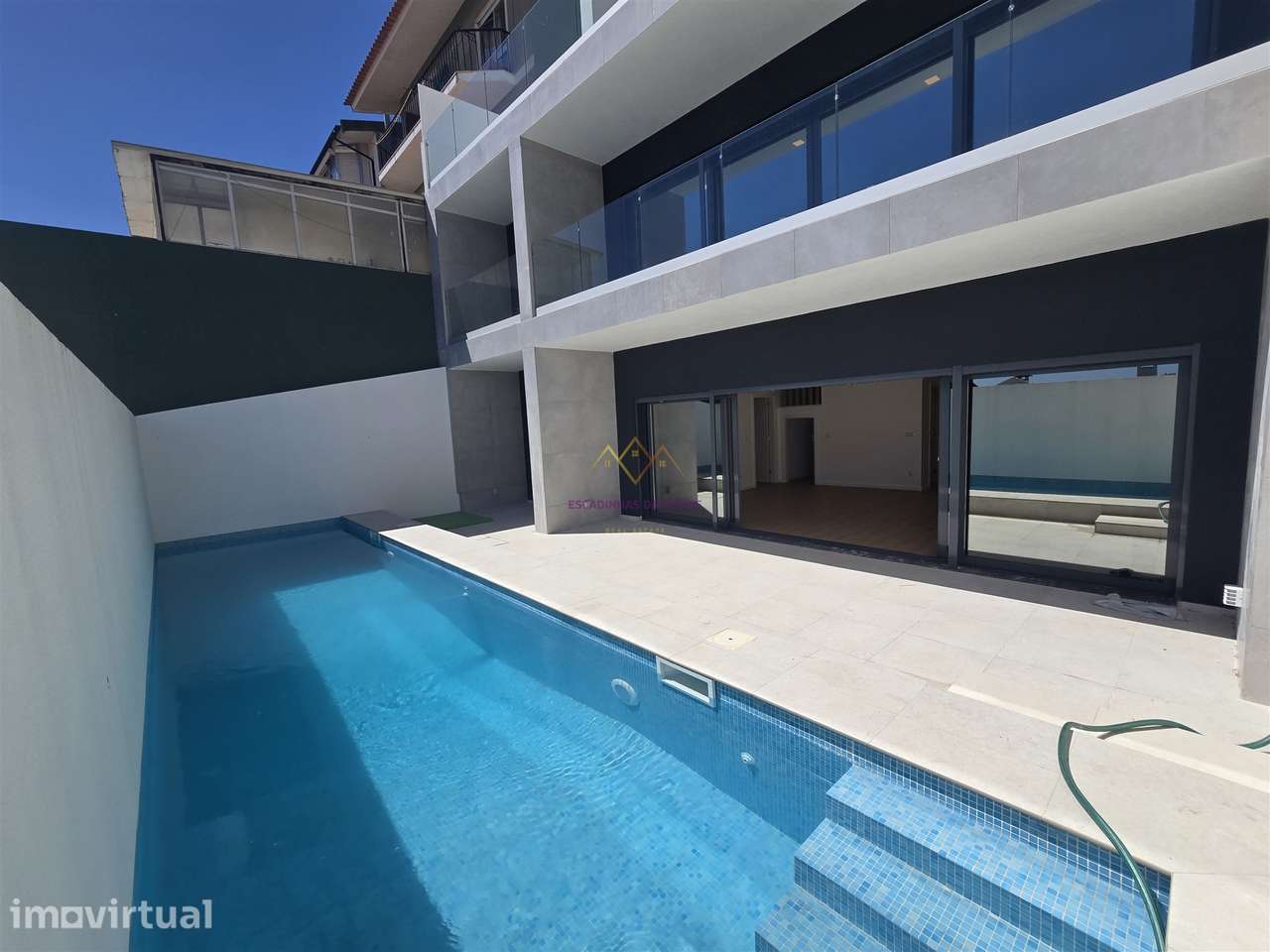 Moradia T5 com piscina e elevador em Loures - Grande imagem: 3/54