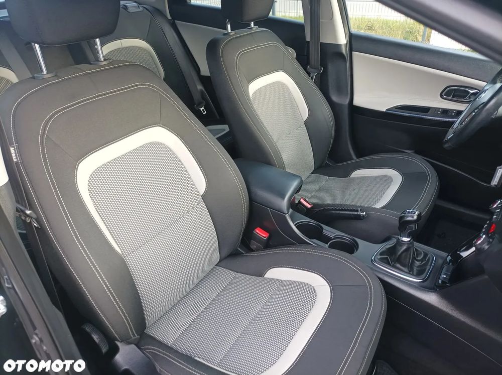 Kia Ceed 1.6 CRDi 128 ISG Platinum Edition - 30