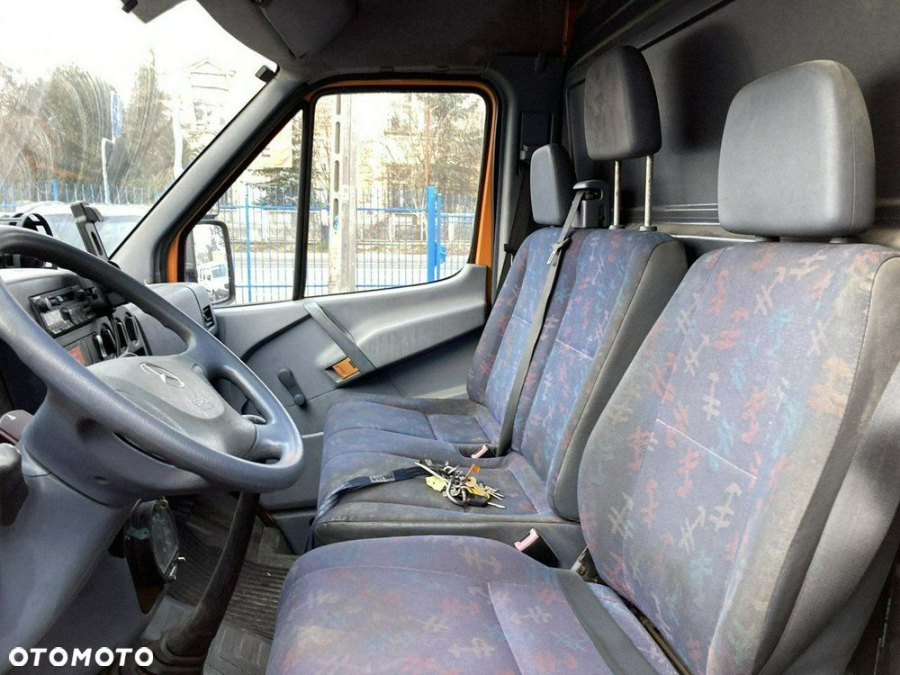 Mercedes-Benz Sprinter - 13