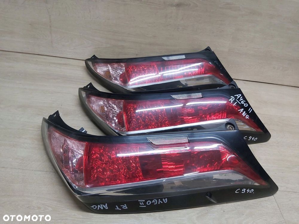 Toyota AYGO II lampa prawy tył prawa UK - 16