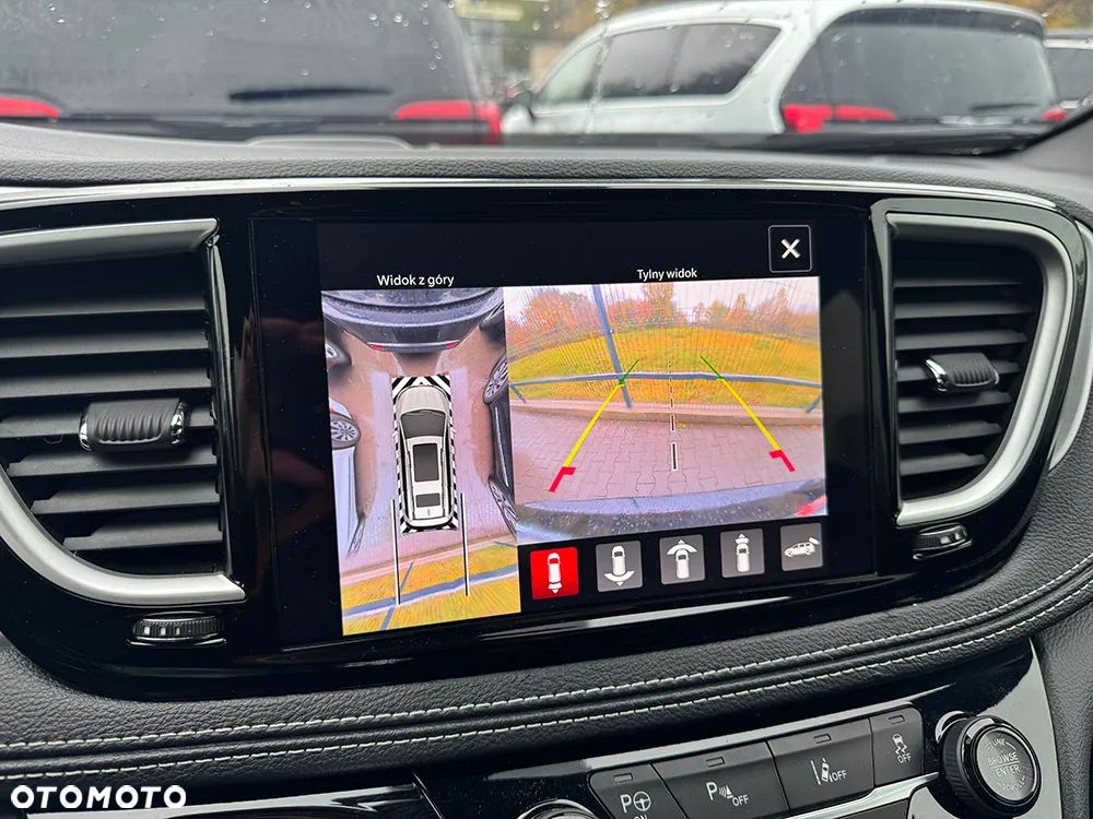 Chrysler Pacifica - 28