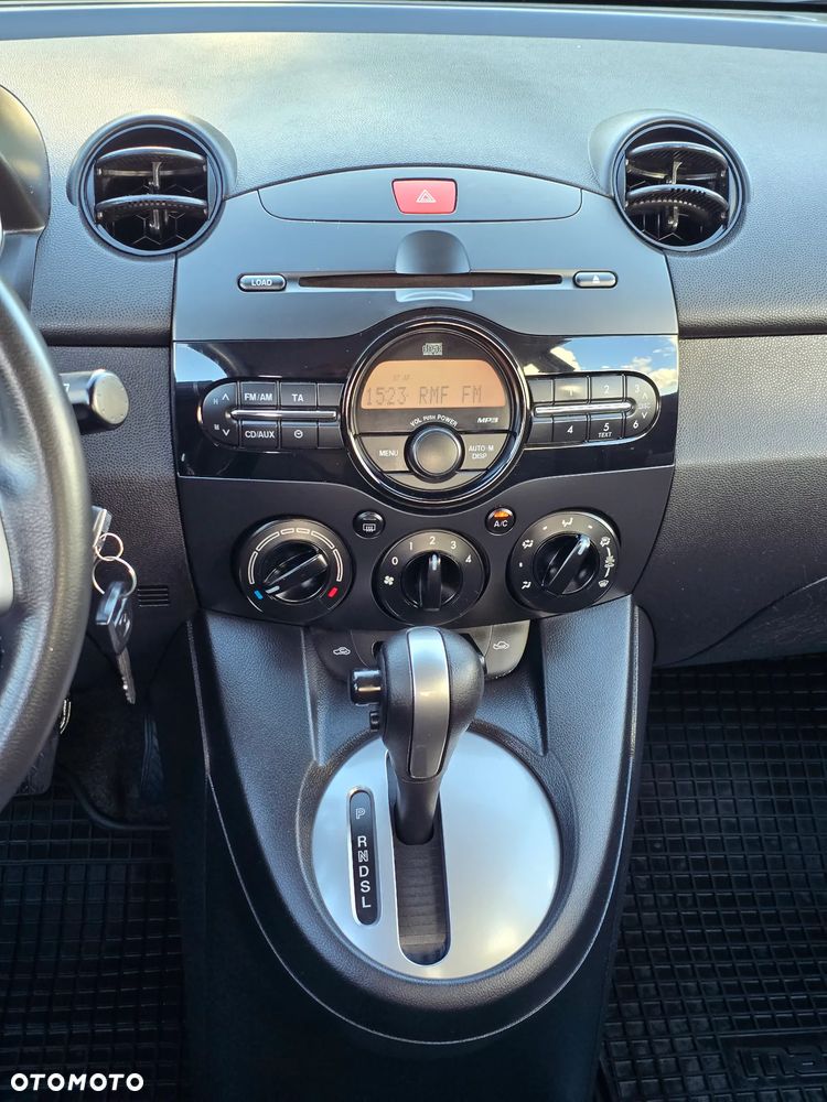 Mazda 2 1.5 Exclusive + - 26