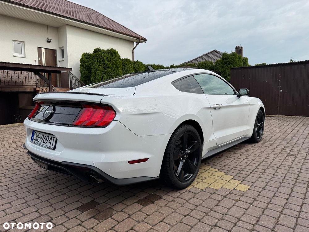 Ford Mustang - 4
