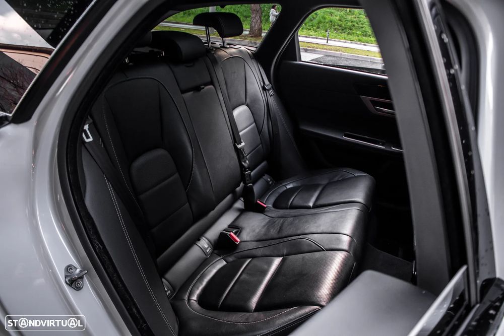 Jaguar XF Sportbrake 20d AWD Aut. R-Sport - 32