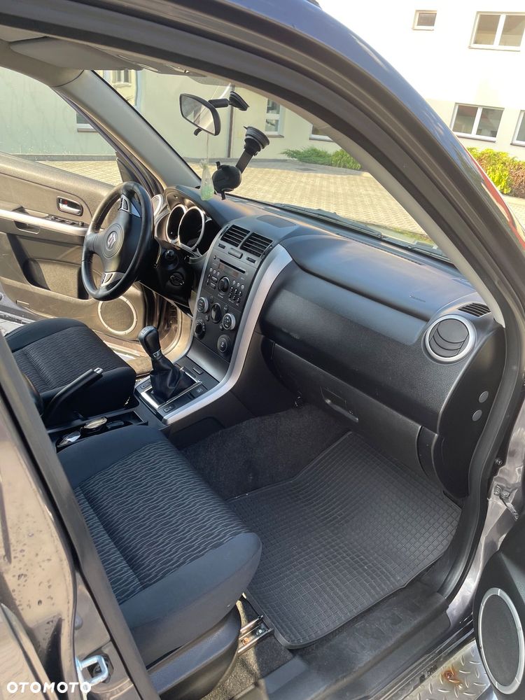 Suzuki Grand Vitara 2.4 Premium - 12