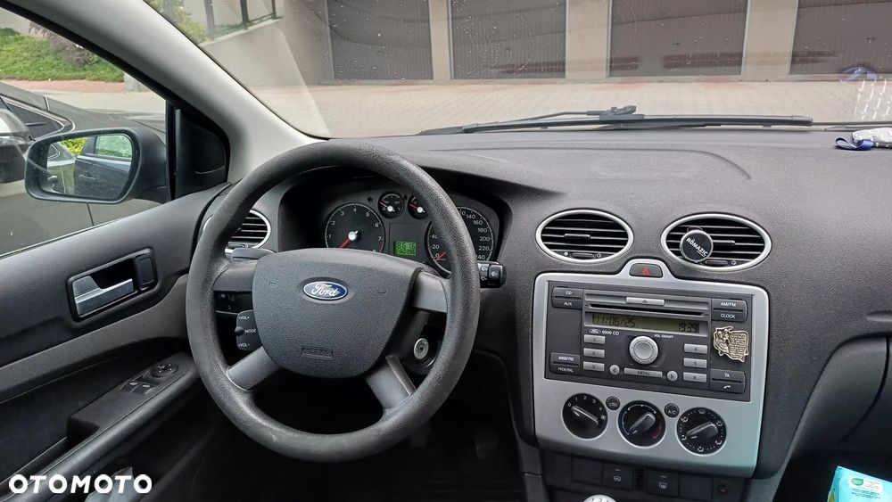 Ford Focus 1.6 Ambiente - 11