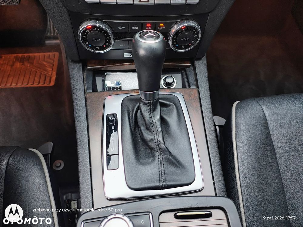 Mercedes-Benz Klasa C 300 CDI BlueEff 4-Matic Avantgarde - 24