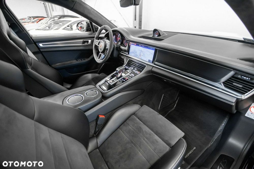 Porsche Panamera - 24