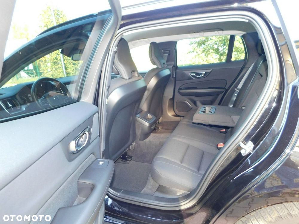 Volvo V60 B3 B DKG Essential - 17