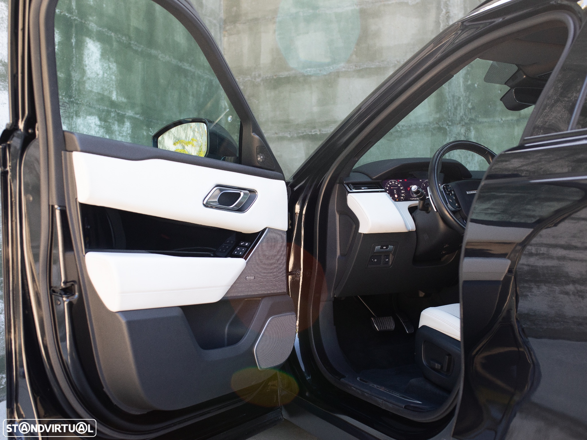 Land Rover Range Rover Velar 2.0 D R-Dynamic HSE - 35