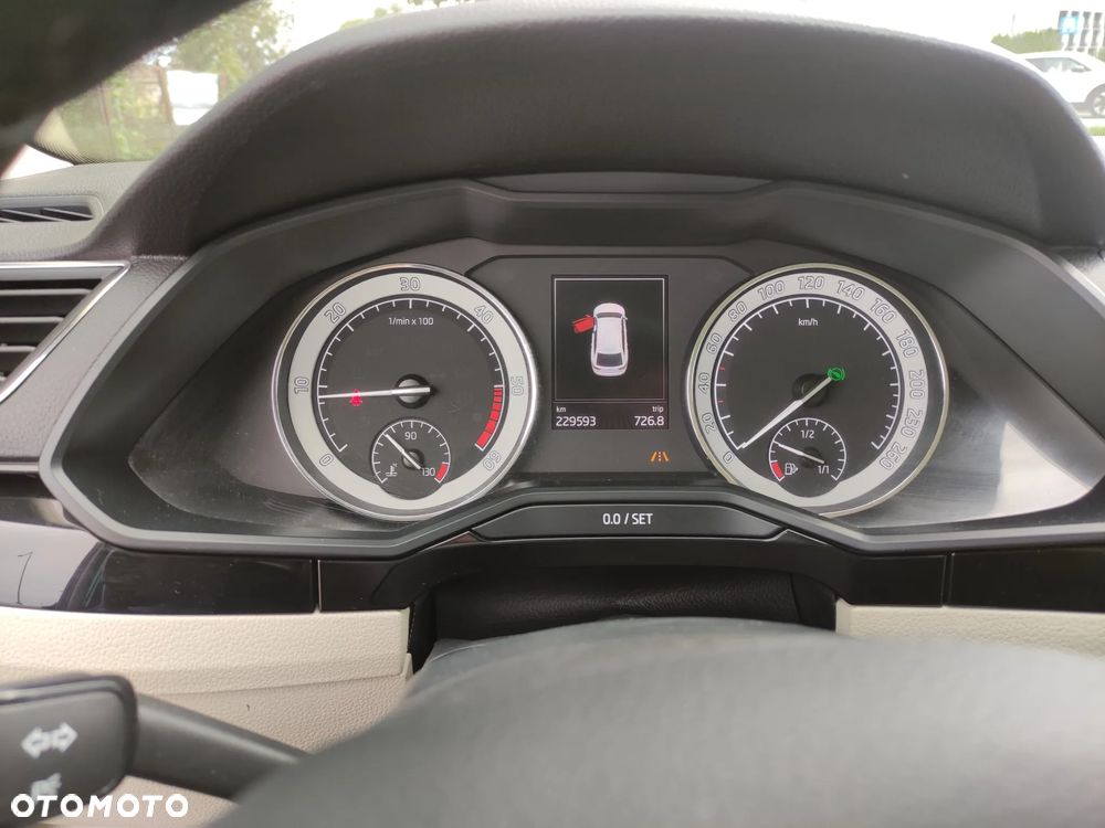 Skoda Superb 2.0 TDI L&K DSG - 8