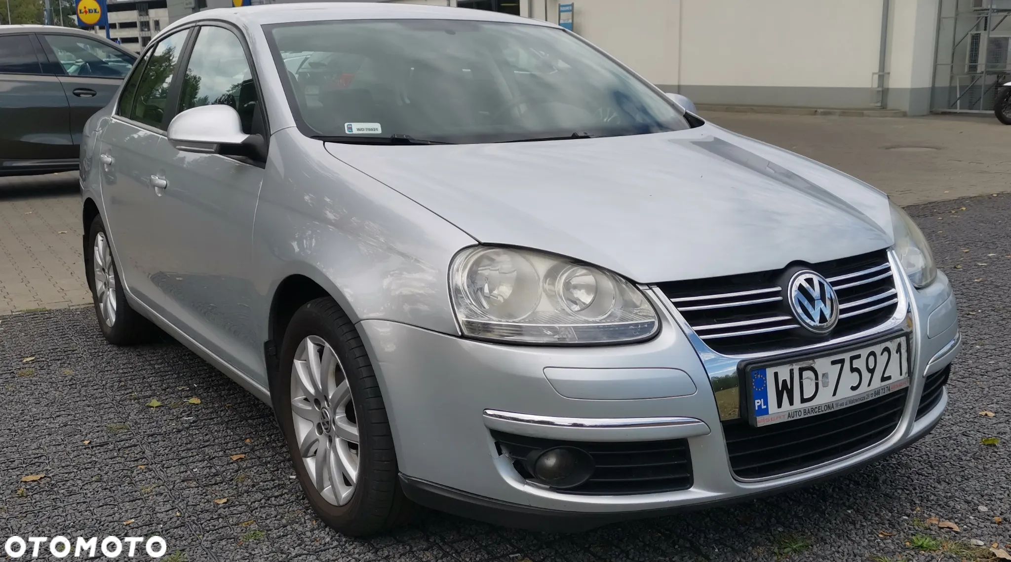 Volkswagen Jetta 1.6 FSI Trendline - 1
