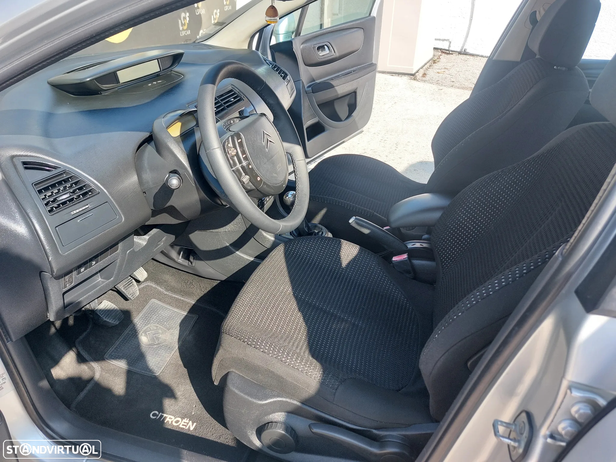 Citroën C4 1.6 HDi 110 VTR Pack - 8