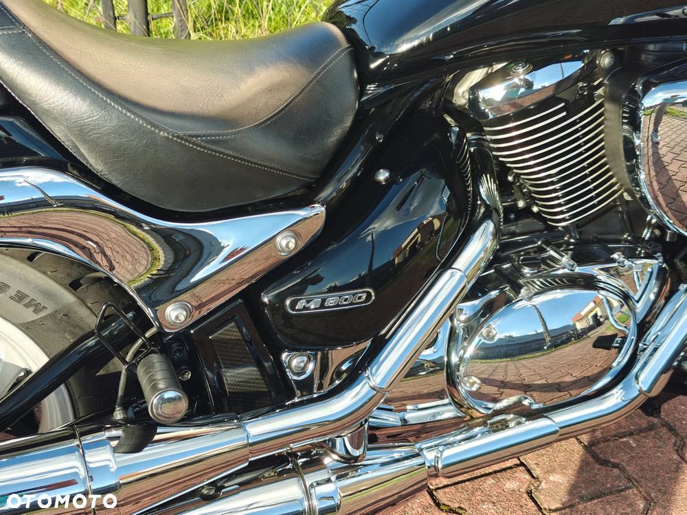 Suzuki Intruder - 8