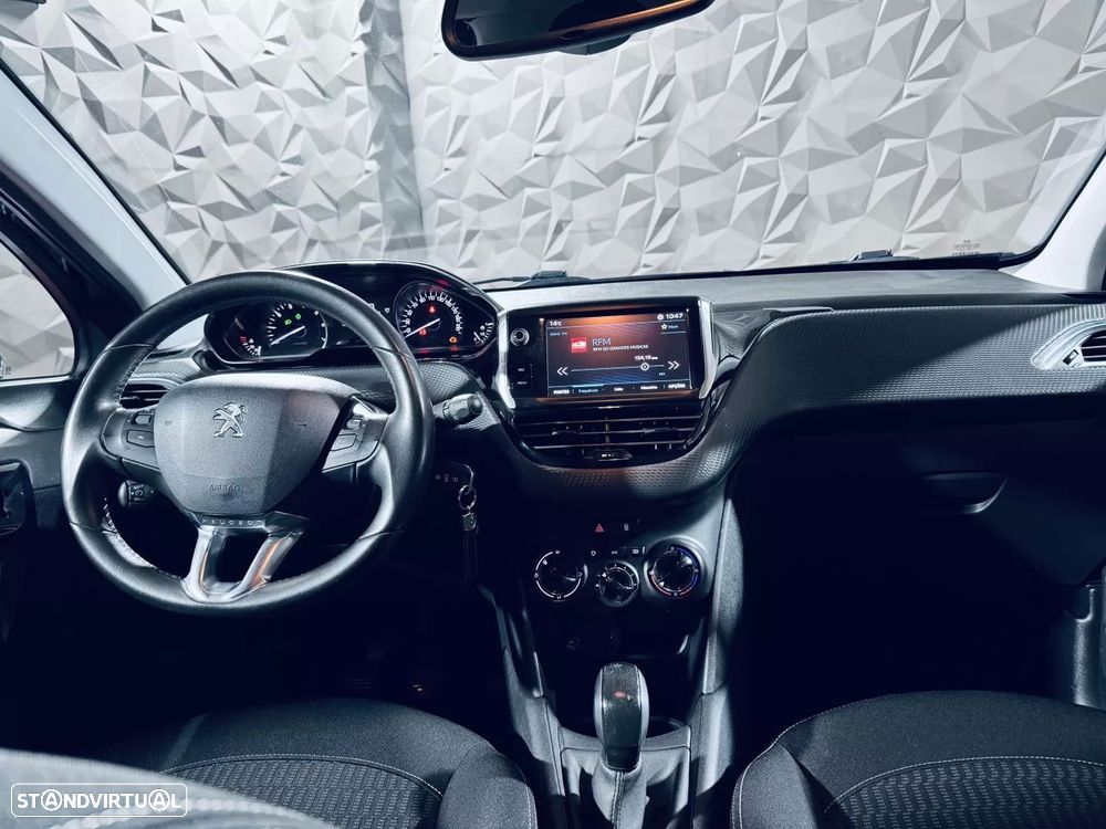 Peugeot 208 1.2 PureTech Style - 17